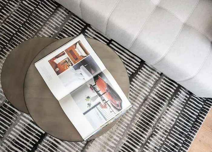 Stunning Views 2br Midtown Flat - Charming Balcony * Bukarest