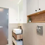 Stunning Views 2br Midtown Flat - Charming Balcony 부쿠레슈티