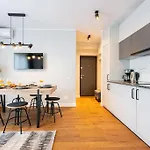 아파트 Stunning Views 2br Midtown Flat - Charming Balcony 부쿠레슈티