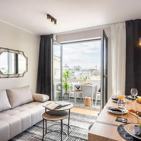 Stunning Views 2br Midtown Flat - Charming Balcony דירה