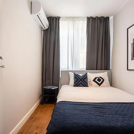 Apartament Stunning Views 2br Midtown Flat - Charming Balcony