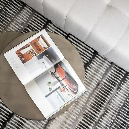 Stunning Views 2br Midtown Flat - Charming Balcony * Bukareszt