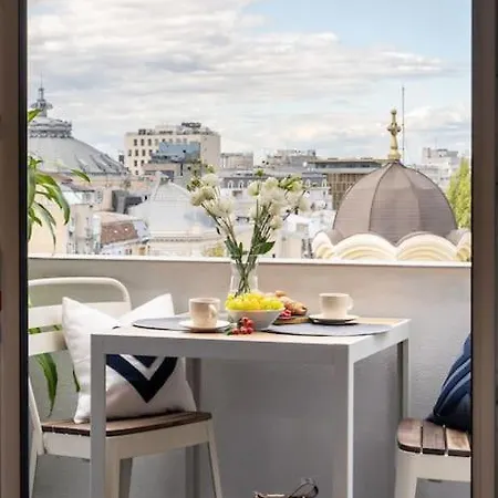 Apartament Stunning Views 2br Midtown Flat - Charming Balcony