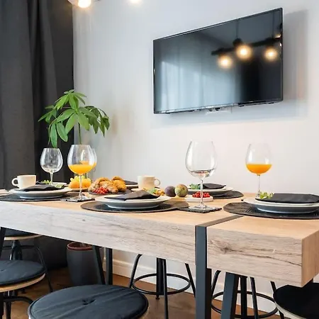 公寓 Stunning Views 2br Midtown Flat - Charming Balcony