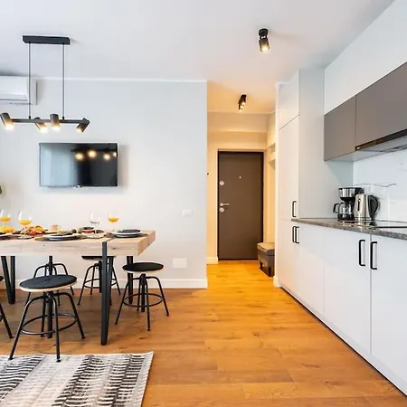 Apartament Stunning Views 2br Midtown Flat - Charming Balcony Bukareszt