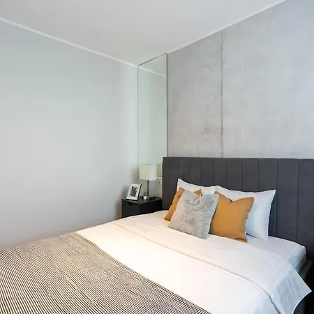 Stunning Views 2br Midtown Flat - Charming Balcony 布加勒斯特