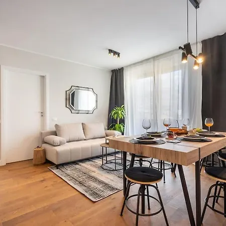 公寓 Stunning Views 2br Midtown Flat - Charming Balcony *