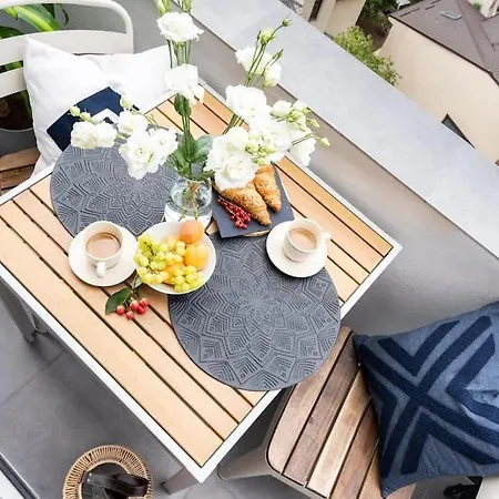 Stunning Views 2br Midtown Flat - Charming Balcony * Bucharest