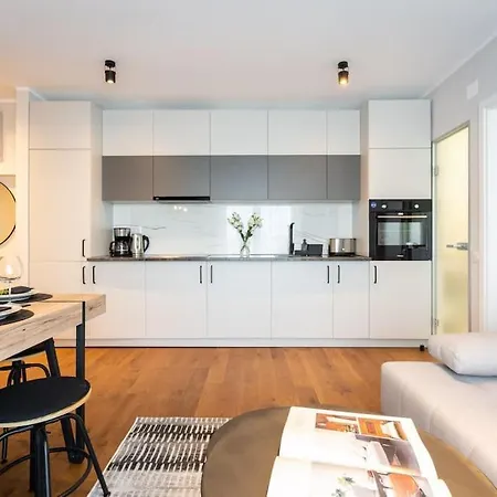 Stunning Views 2br Midtown Flat - Charming Balcony *