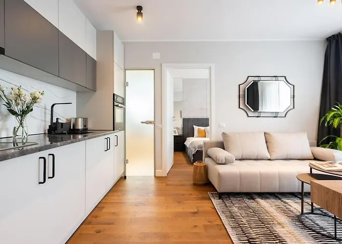 Stunning Views 2br Midtown Flat - Charming Balcony Apartament *