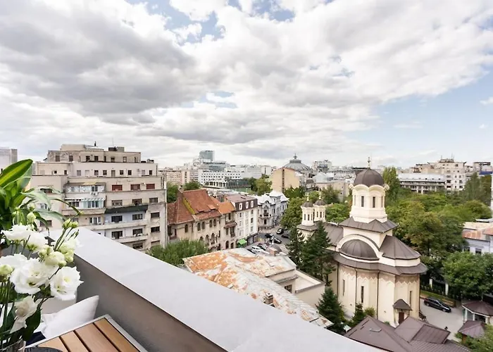 Stunning Views 2br Midtown Flat - Charming Balcony *