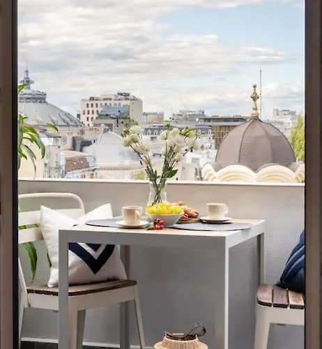 Apartament Stunning Views 2br Midtown Flat - Charming Balcony