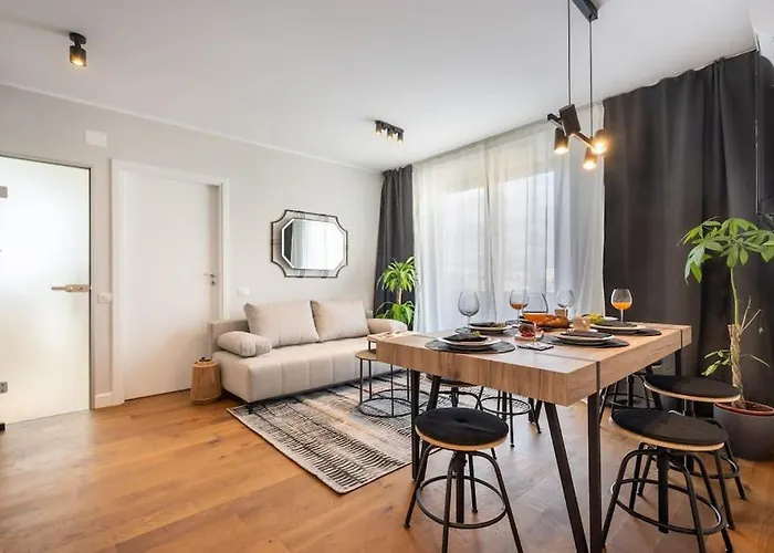 Apartament Stunning Views 2br Midtown Flat - Charming Balcony *