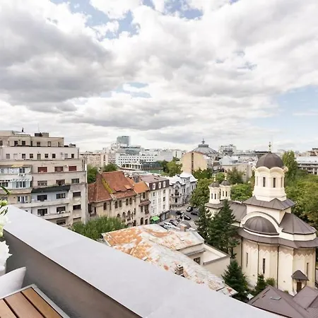 Stunning Views 2br Midtown Flat - Charming Balcony *