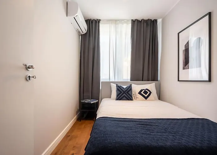 Apartment Stunning Views 2br Midtown Flat - Charming Balcony