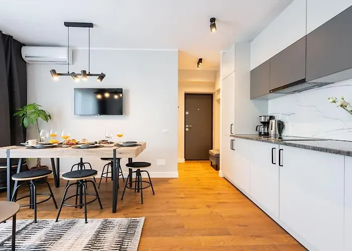 Apartment Stunning Views 2br Midtown Flat - Charming Balcony Bukarest