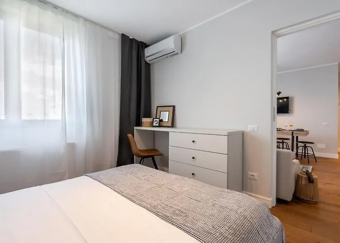 Stunning Views 2br Midtown Flat - Charming Balcony * Bukarest