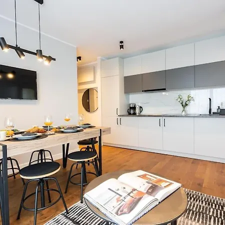 Stunning Views 2br Midtown Flat - Charming Balcony Apartmán *