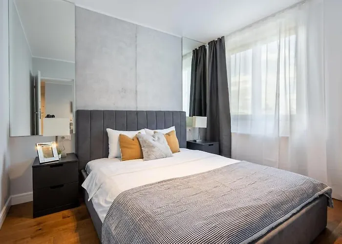 Stunning Views 2br Midtown Flat - Charming Balcony Daire Bükreş