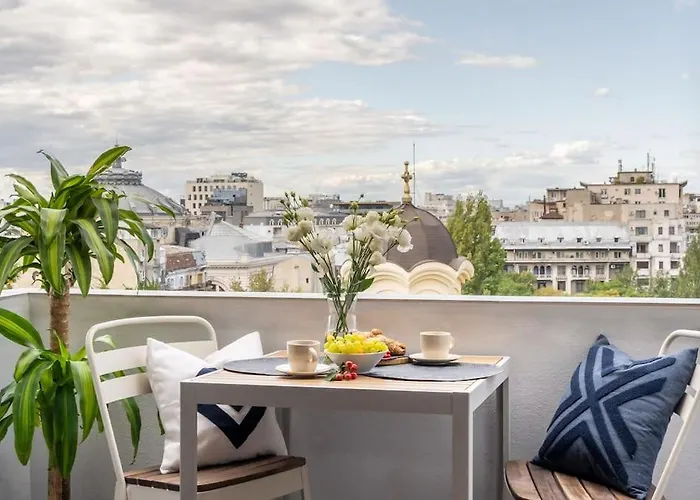 Stunning Views 2br Midtown Flat - Charming Balcony * Bükreş