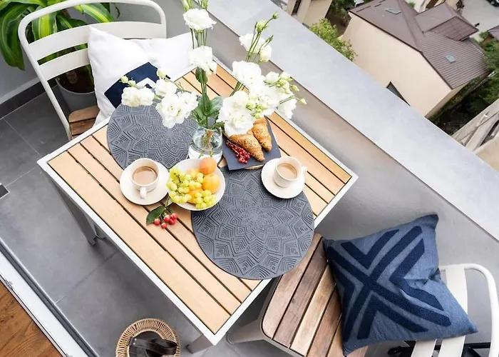 Stunning Views 2br Midtown Flat - Charming Balcony * Bükreş