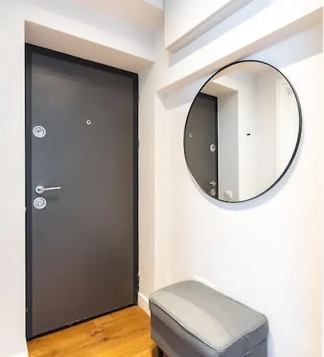 Daire Stunning Views 2br Midtown Flat - Charming Balcony *